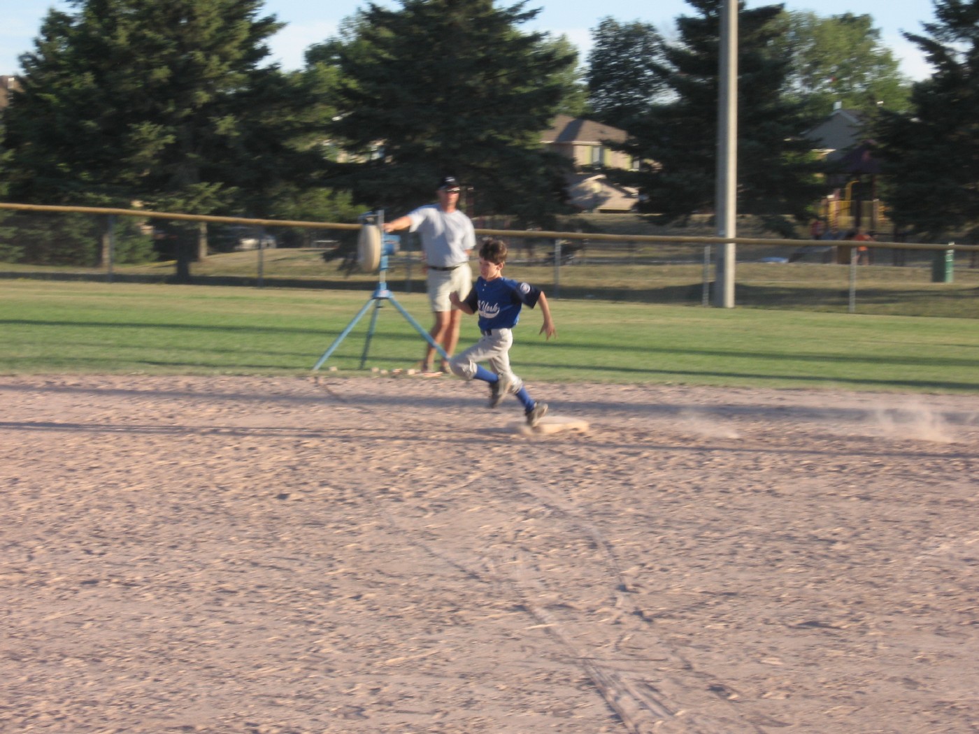[Blues 2007 photo - Ryan running the bases - Newmarket Silver Bat Tournament]